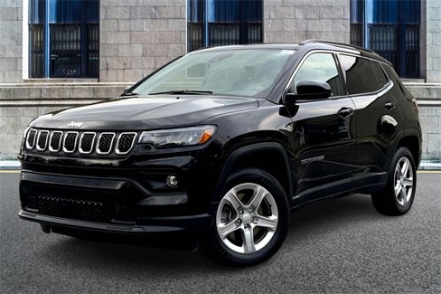 Used 2023 Jeep Compass Latitude image 2