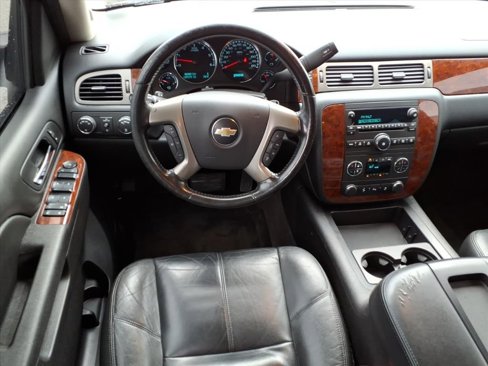 Used 2013 Chevrolet Suburban LT image 14