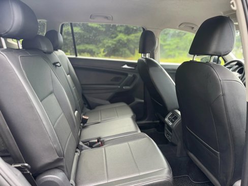Used 2018 Volkswagen Tiguan SE w/ 3rd Row Seat Package image 16