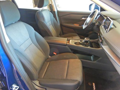 Used 2025 Nissan Rogue SV image 14