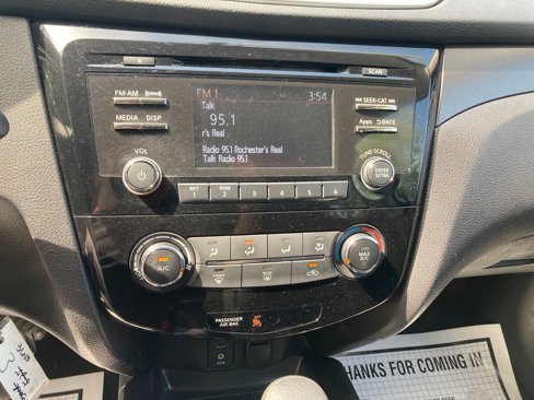Used 2016 Nissan Rogue S w/ Appearance Package image 22