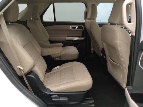 Used 2021 Ford Explorer XLT image 19