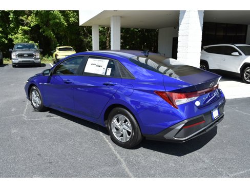 New 2025 Hyundai Elantra SE image 2
