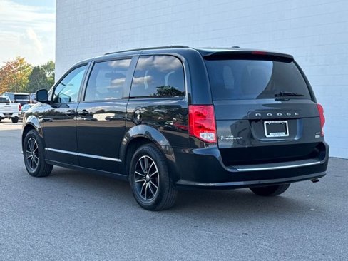 Used 2018 Dodge Grand Caravan GT image 4