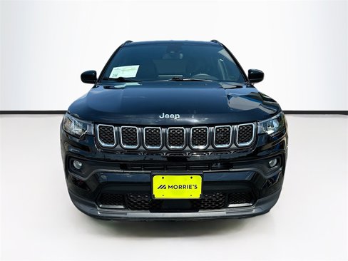 Used 2024 Jeep Compass Latitude image 2