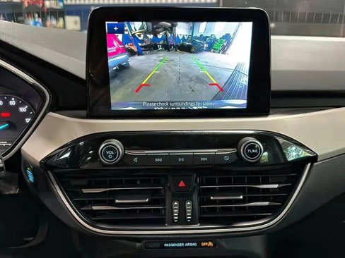 Used 2021 Ford Escape SE w/ Cold Weather Package image 17