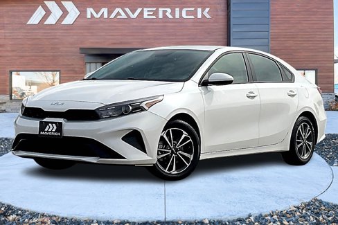 Used 2023 Kia Forte LXS image 3