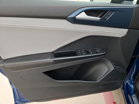 New 2024 Volkswagen Taos SE image 19