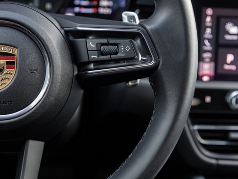 Certified 2024 Porsche Macan image 16