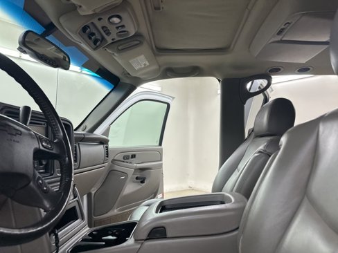 Used 2005 Chevrolet Suburban LT w/ Preferred Equipment Group image 36