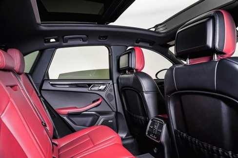 Certified 2024 Porsche Macan image 16