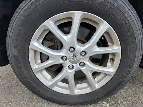 Used 2016 Jeep Cherokee Latitude image 2