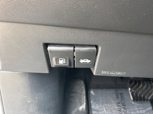 Used 2018 Nissan Kicks SR image 22