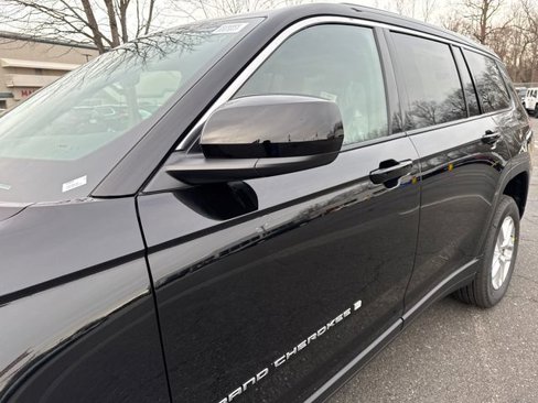 New 2025 Jeep Grand Cherokee L Laredo w/ Luxury Tech Group I image 4