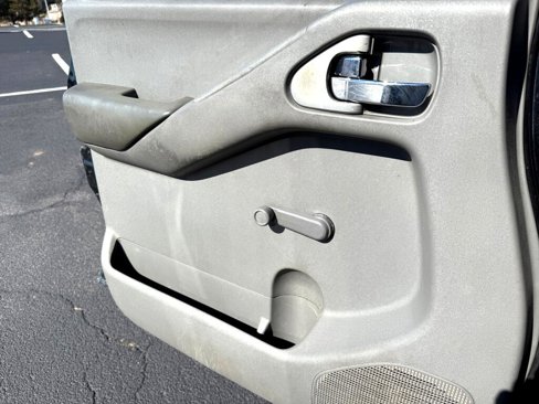 Used 2012 Nissan Frontier S image 18