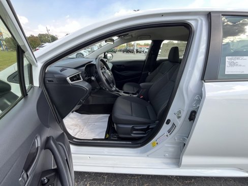 Used 2025 Toyota Corolla LE w/ LE Premium Package image 11
