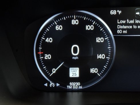 Used 2016 Volvo XC90 T6 Momentum w/ Momentum Plus Package image 19