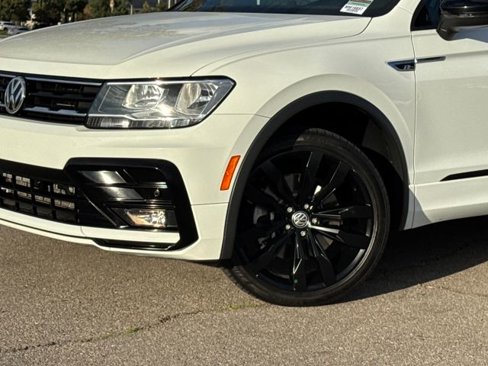 Used 2021 Volkswagen Tiguan SE R-Line image 3