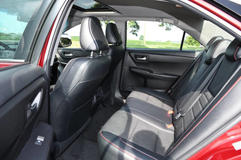 Used 2016 Toyota Camry SE image 15