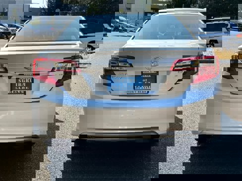 Used 2013 Toyota Camry LE image 4
