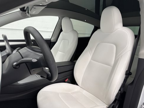 Used 2023 Tesla Model Y Long Range image 12