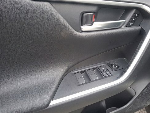 Used 2020 Toyota RAV4 Limited image 12