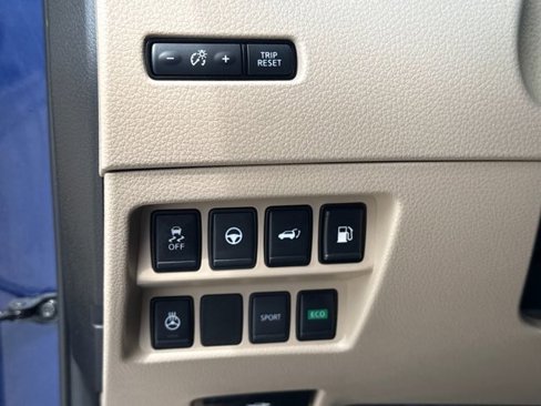Used 2020 Nissan Rogue SV w/ Premium Package image 9