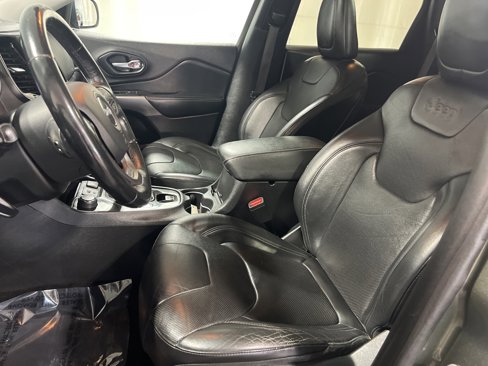 Used 2019 Jeep Cherokee Limited w/ Luxury Group image 5