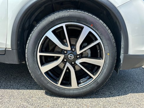 Certified 2019 Nissan Rogue SL w/ Premium Package image 12