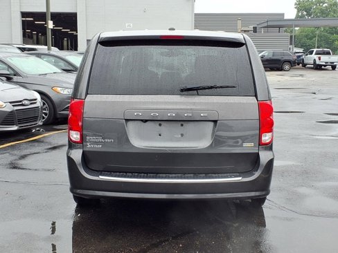 Used 2018 Dodge Grand Caravan SE w/ UConnect Hands-Free Group image 18
