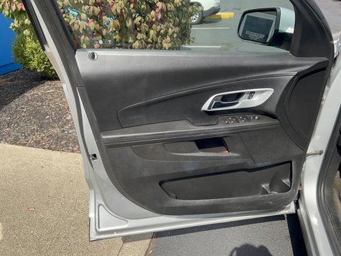 Used 2017 Chevrolet Equinox LT w/ Convenience Package image 12