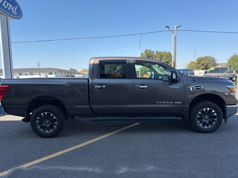 Used 2016 Nissan Titan SV image 4