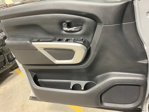Used 2019 Nissan Titan SV image 13