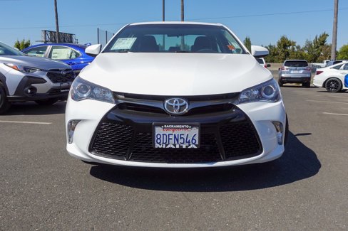 Used 2017 Toyota Camry SE image 2