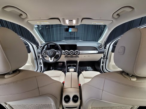 Used 2020 Mercedes-Benz GLB 250 w/ Premium Package image 2