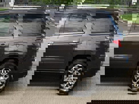 Used 2015 GMC Acadia SLT image 8