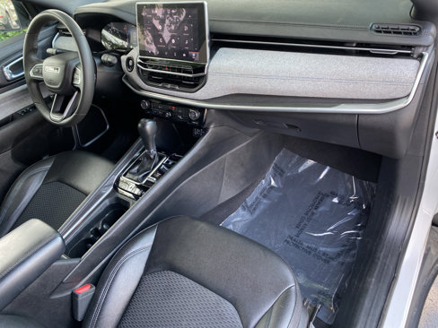 Used 2024 Jeep Compass Latitude image 28