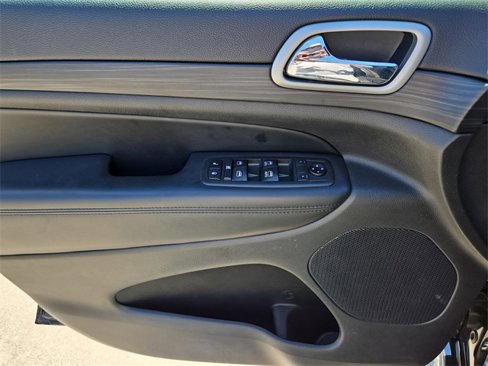 Used 2020 Jeep Grand Cherokee Altitude image 17