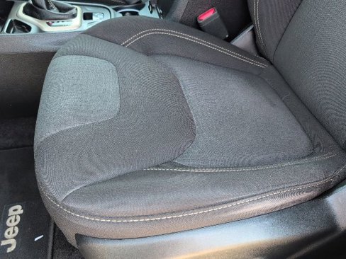 Used 2017 Jeep Cherokee Latitude w/ Comfort & Sound Group image 12