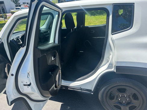 Used 2017 Jeep Renegade Sport image 7