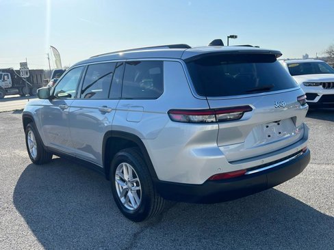 Used 2023 Jeep Grand Cherokee L Laredo image 7