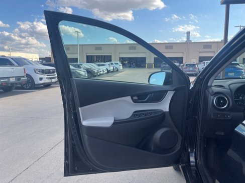 Used 2023 Hyundai Kona SEL image 29