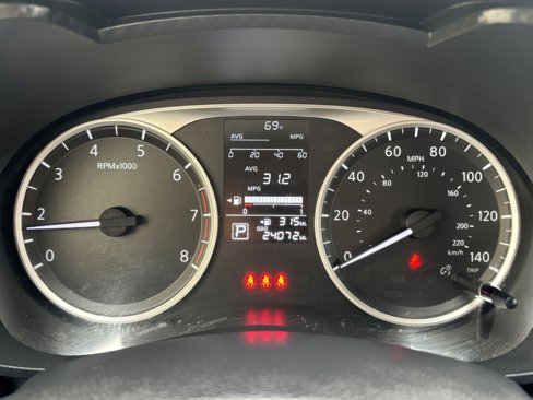 Used 2024 Nissan Versa S image 40