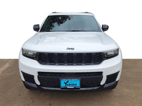 New 2025 Jeep Grand Cherokee L Altitude image 2