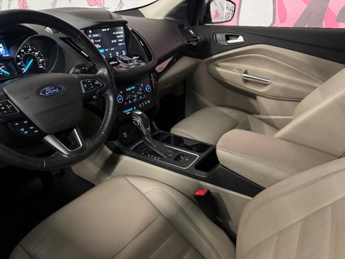 Used 2019 Ford Escape Titanium image 18