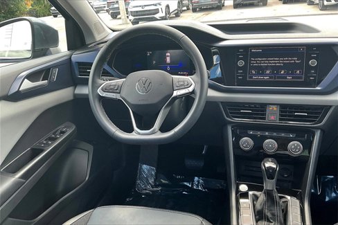 Certified 2023 Volkswagen Taos SE w/ Panoramic Sunroof Package image 18