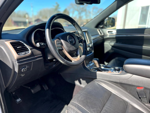 Used 2016 Jeep Grand Cherokee Limited image 16