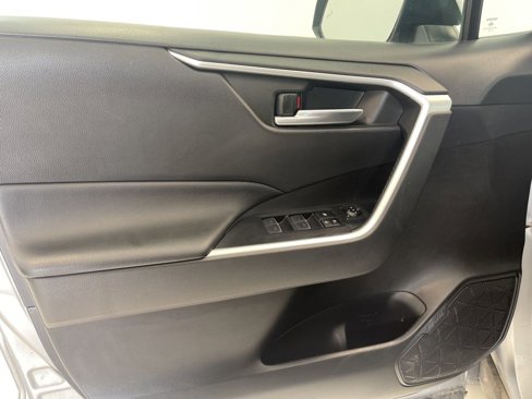 Used 2022 Toyota RAV4 XLE image 14