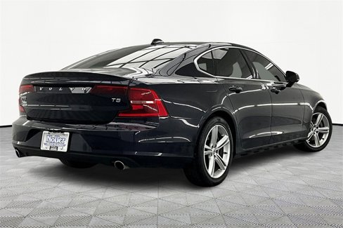 Used 2017 Volvo S90 T5 Momentum w/ Vision Package image 2