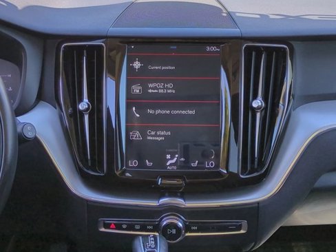Used 2019 Volvo XC60 T5 Momentum w/ Premium Package image 16